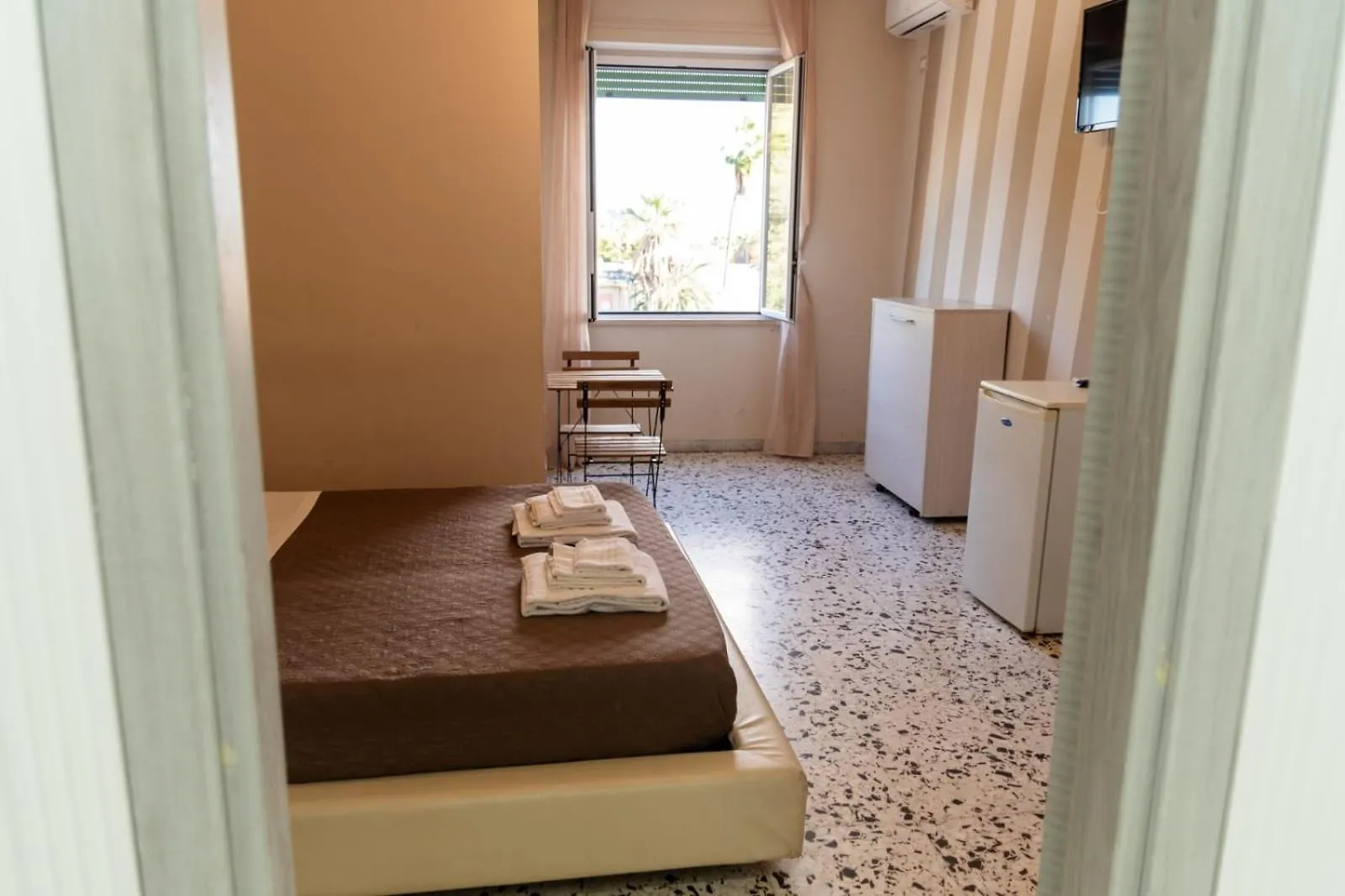Beb The Garden Hotel Naples Italy